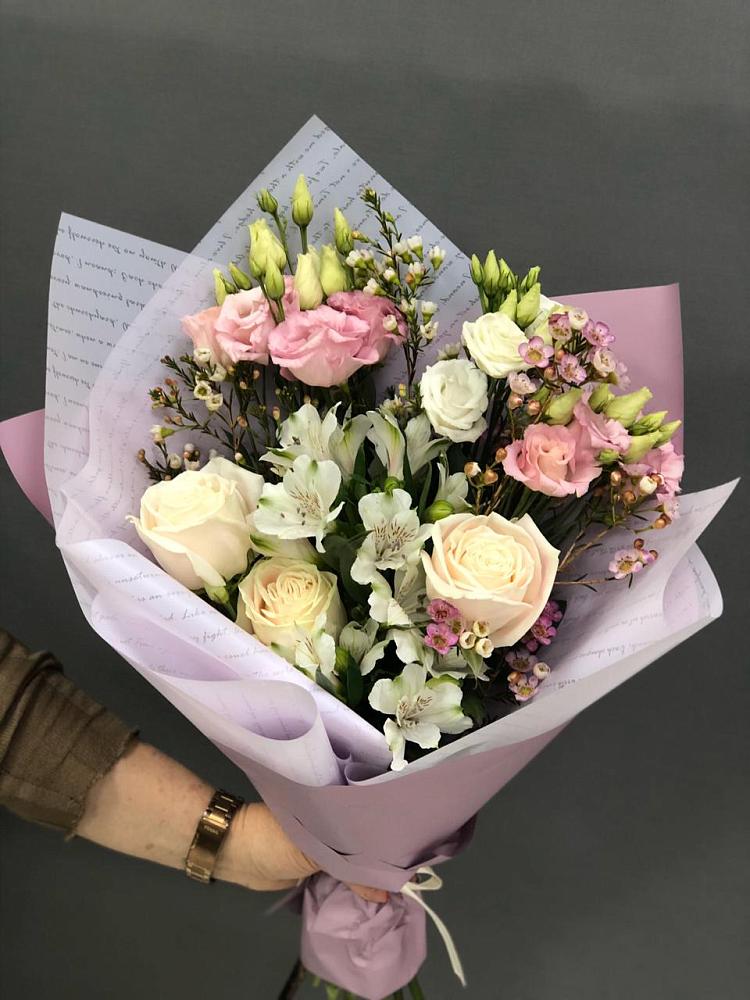 Букет цветов из: Альстромерии, Розы и Лизиантусы в Бирске