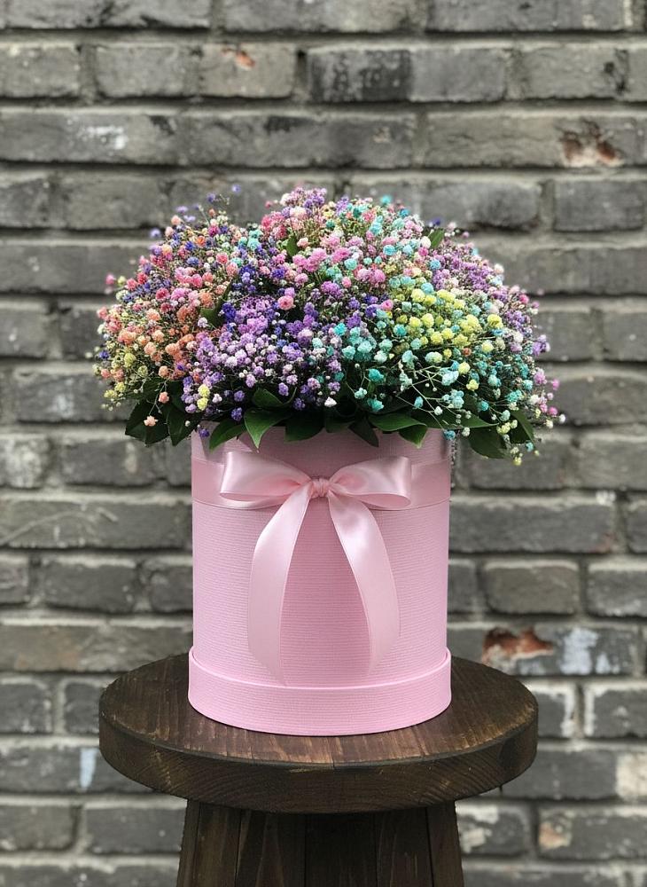 Цветочная композиция из Гипсофила и Розы в шляпной коробке в Бирске