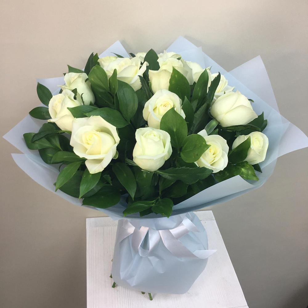 Букет 15 Белых роз Проуд в Бирске