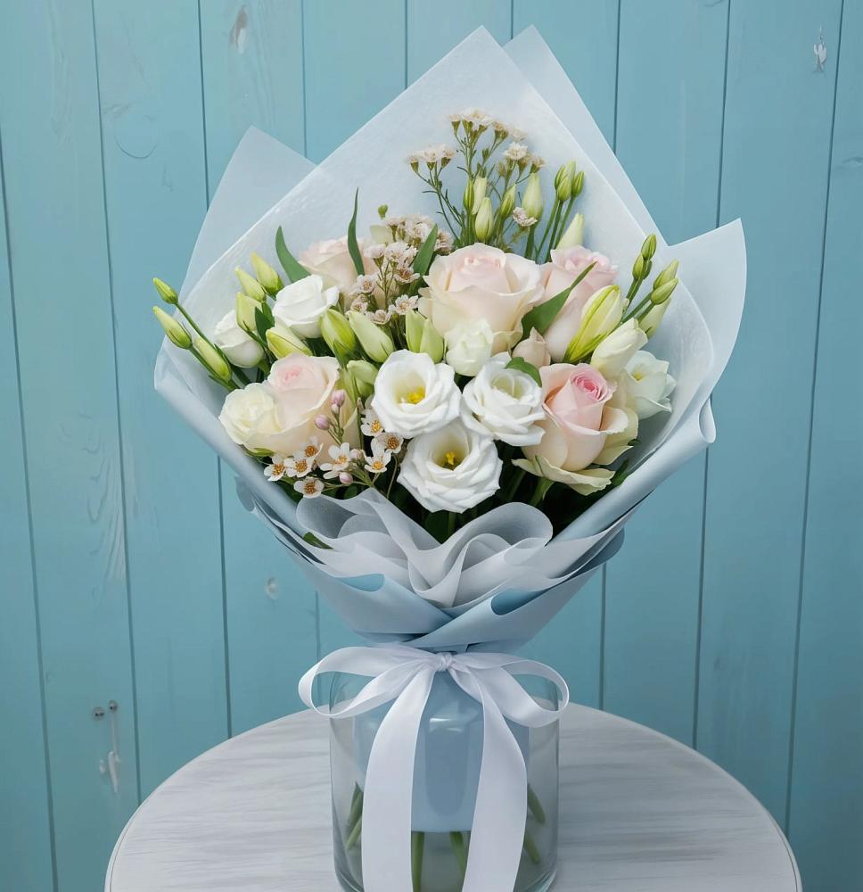 Букет цветов из: Розы и Лизиантусы в Бирске