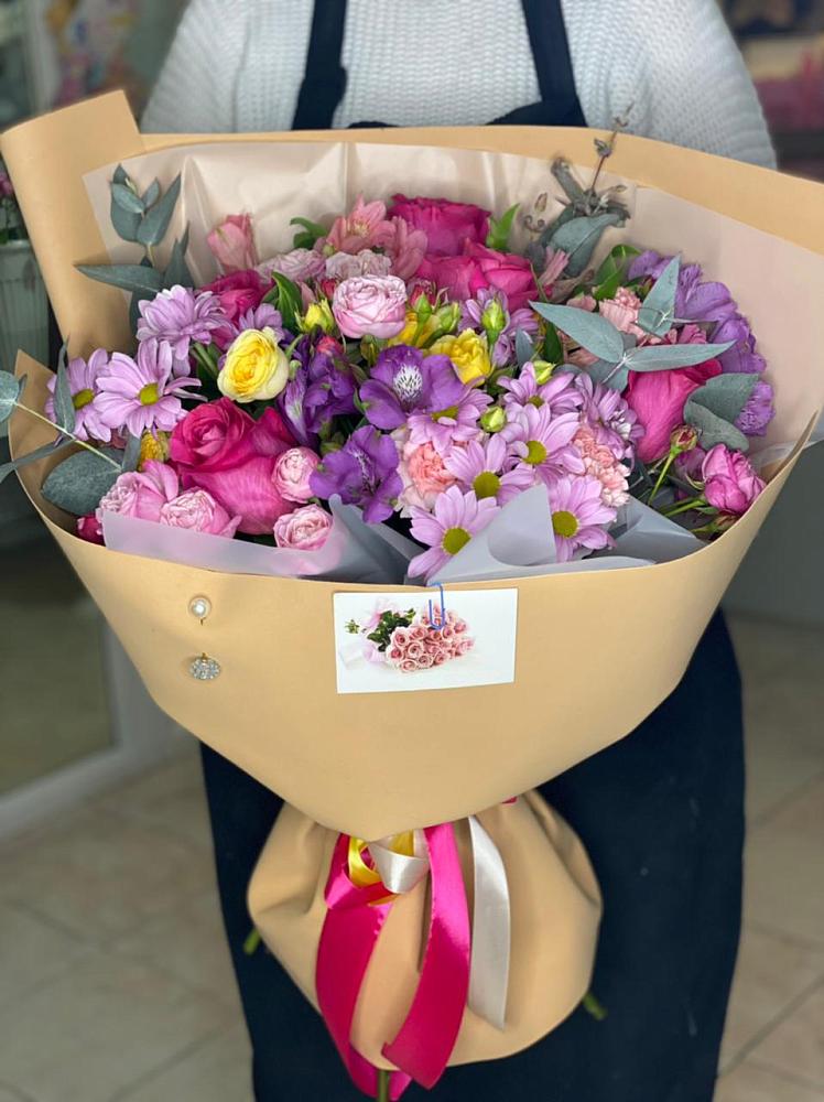 Букет цветов из: Хризантемы, Гвоздики и Альстромерии в Бирске