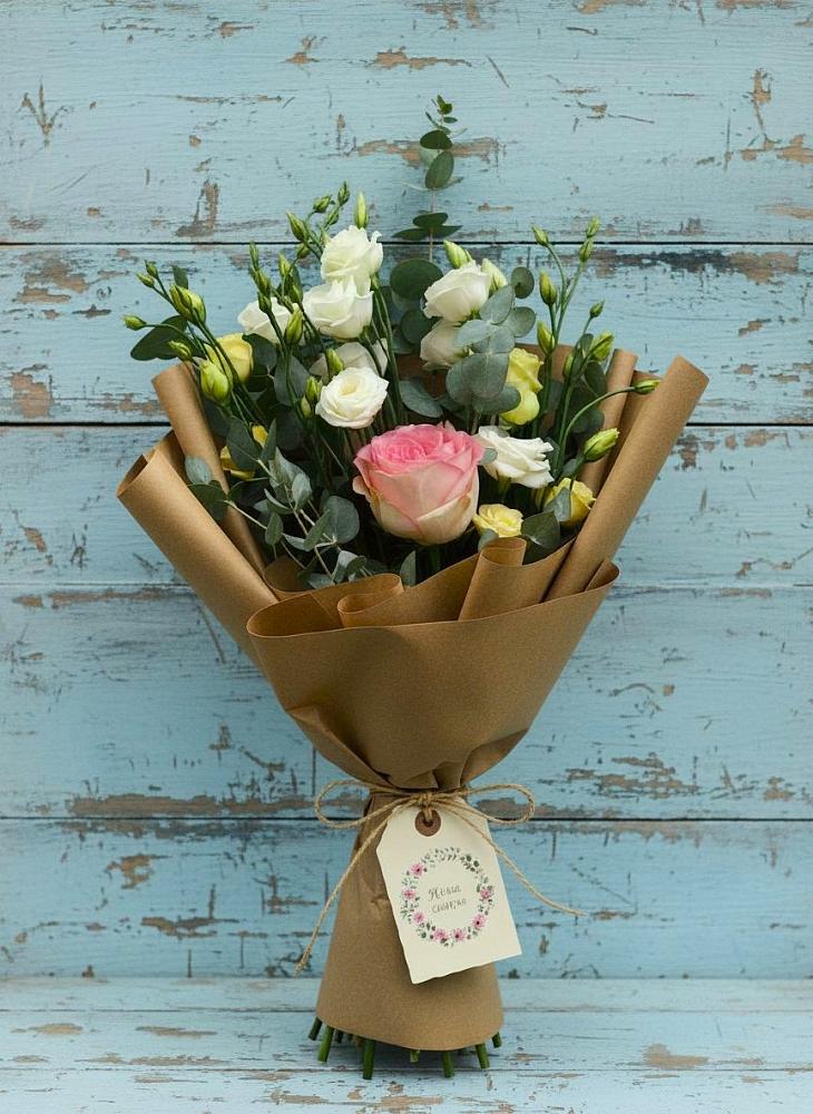 Букет цветов из: Розы и Лизиантусы в Бирске