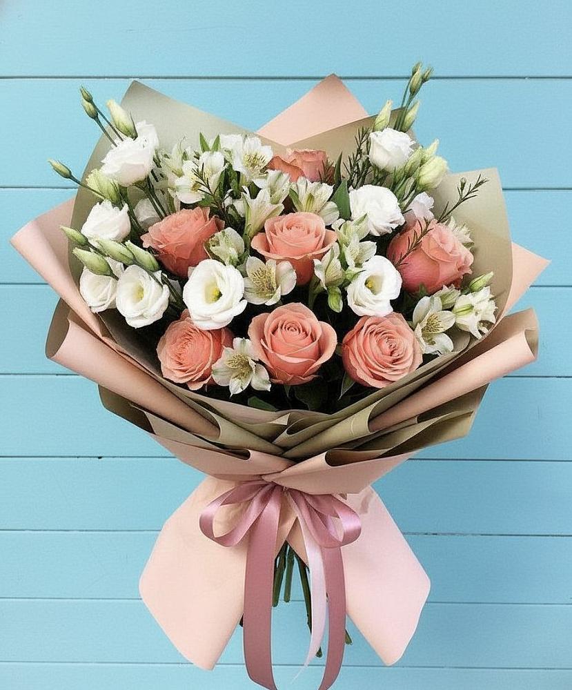 Букет цветов из: Розы, Альстромерии и Лизиантусы в Бирске
