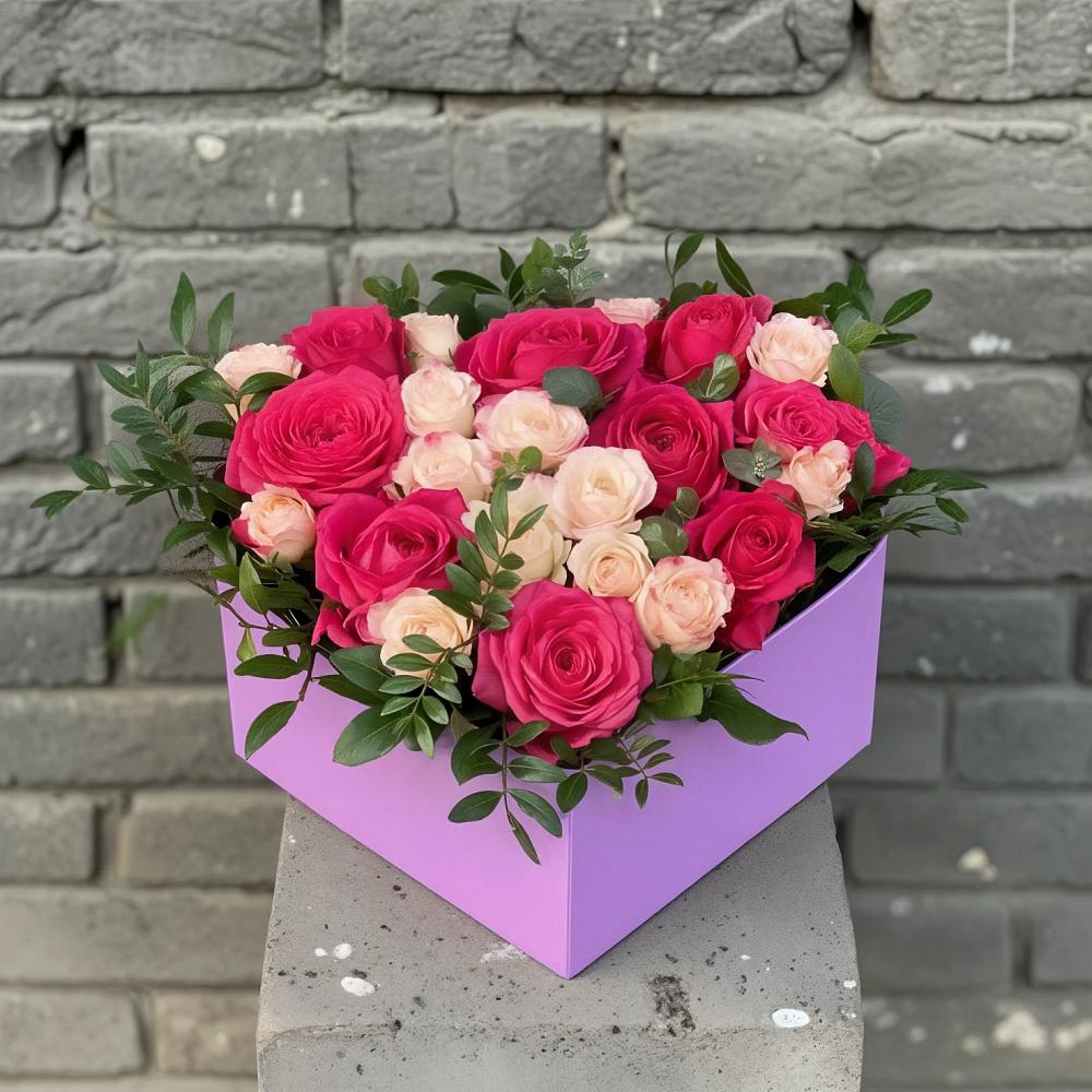 Цветочная композиция из Розы в коробке в Бирске