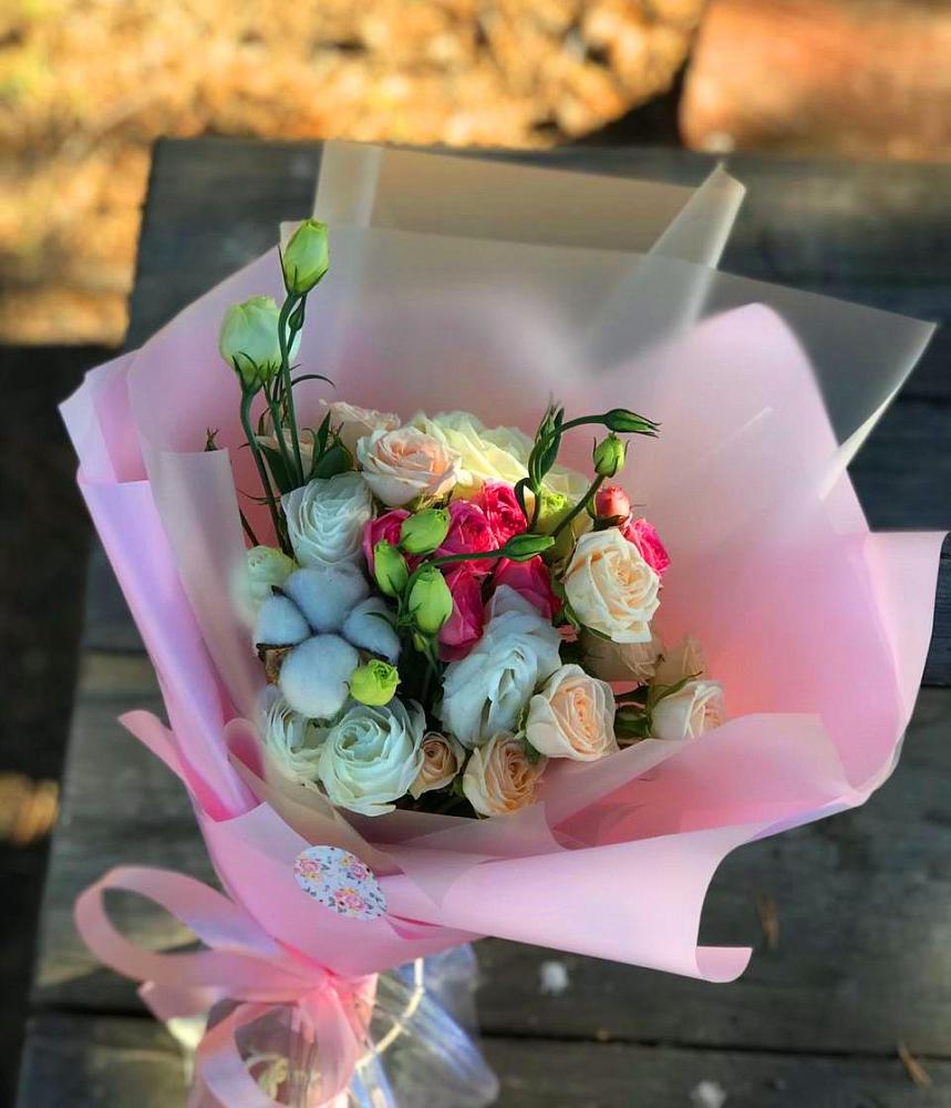 Букет цветов из: Розы и Лизиантусы в Бирске