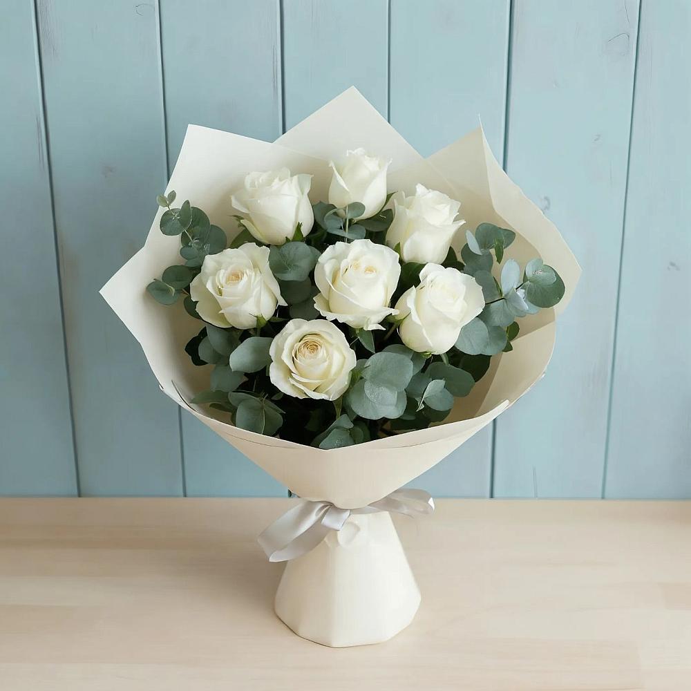 Букет Белые розы в Эвкалипте в Бирске