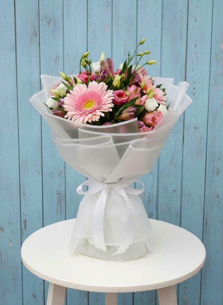 Букет цветов из: Герберы, Альстромерии и Лизиантусы в Бирске