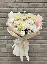 Букет цветов из:  Гвоздики, Розы, Лизиантусы и Хризантемы в Бирске