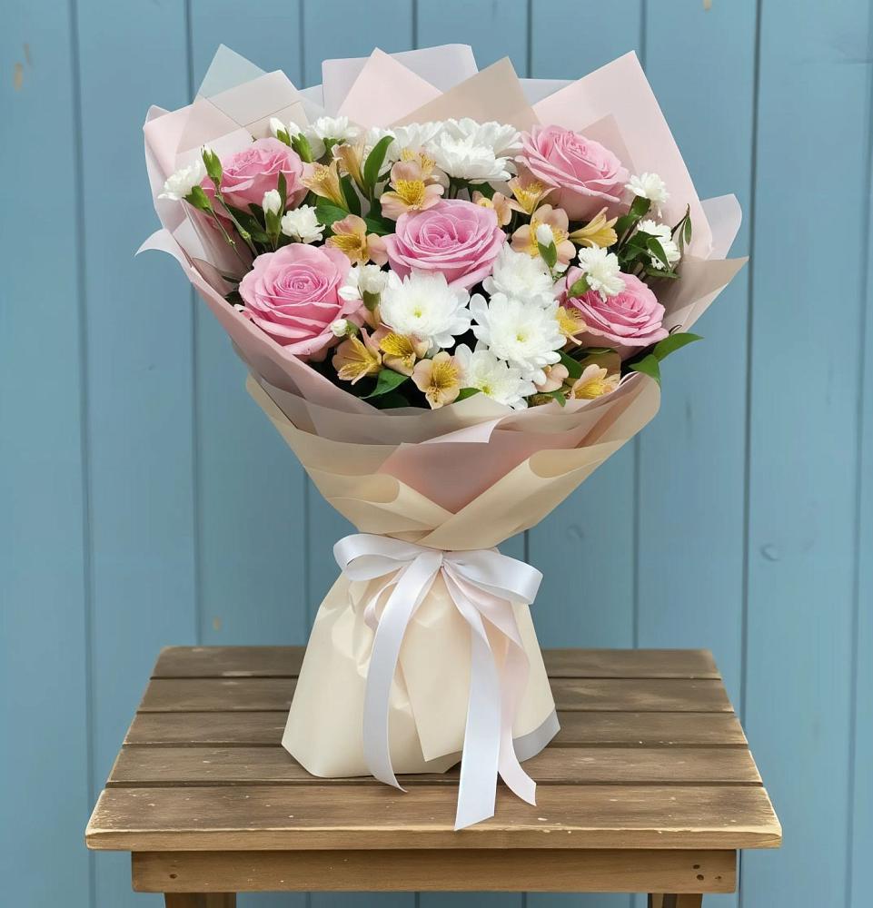 Букет цветов из: Гвоздики, Орхидеи и Розы в Бирске