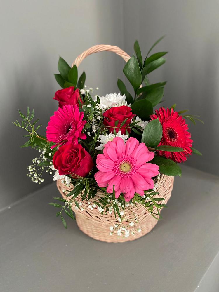 Цветочная композиция из Розы, Хризантемы и Герберы в корзине в Бирске