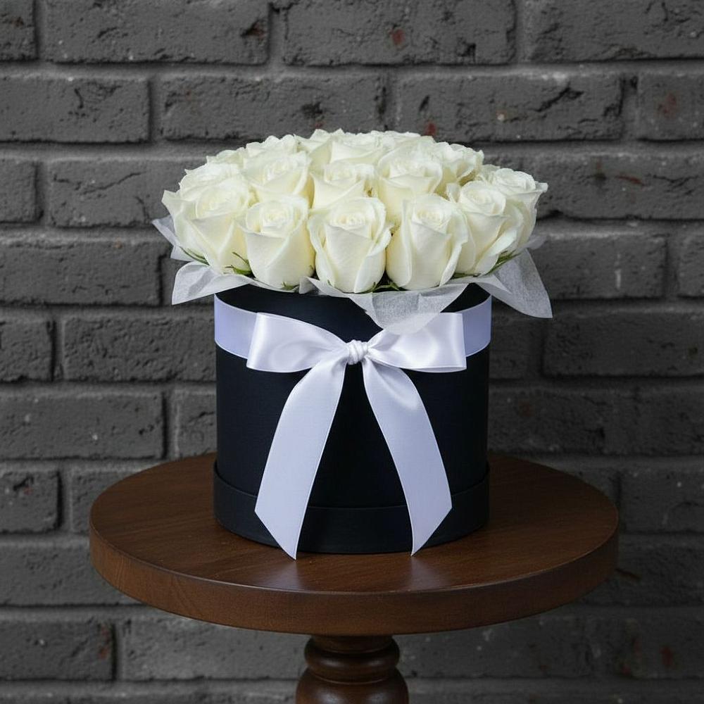 Цветочная композиция из Розы в шляпной коробке в Бирске