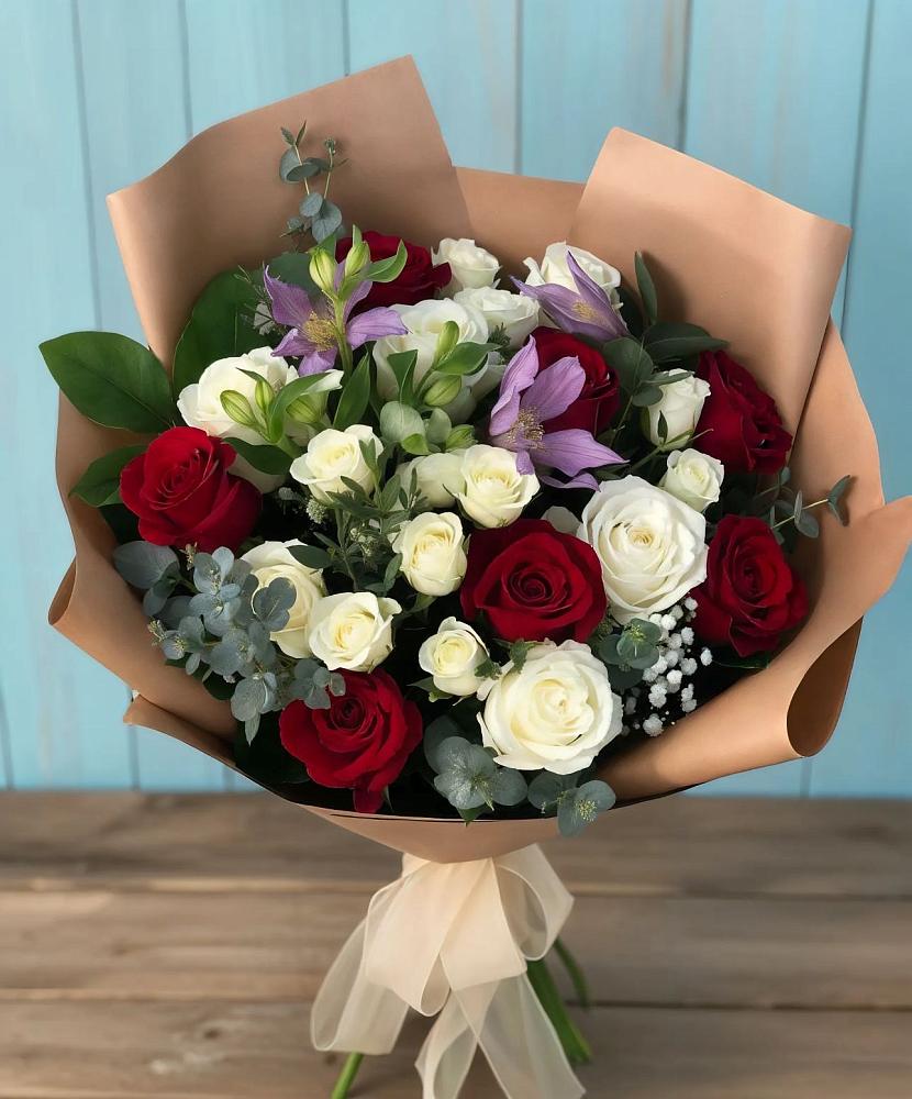 Букет цветов из: Розы и Альстромерии в Бирске