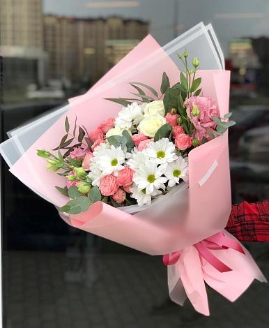 Букет цветов из: Розы, Лизиантусы и Хризантемы в Бирске