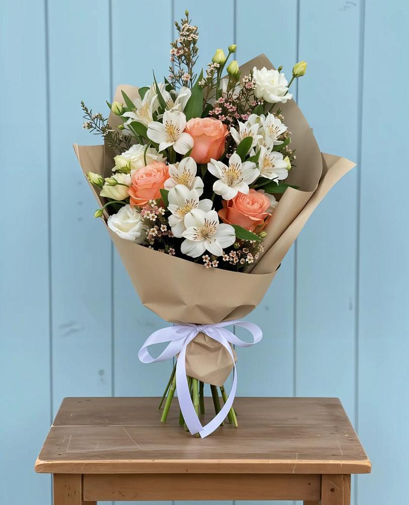 Букет цветов из: Альстромерии, Лизиантусы, Розы и Хризантемы в Бирске