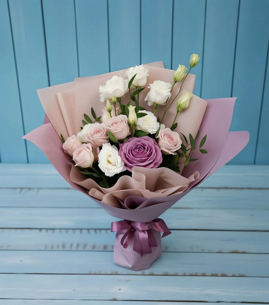 Букет цветов из: Розы и Лизиантусы в Бирске