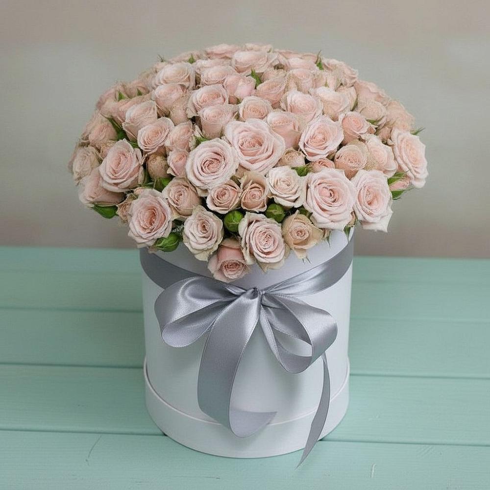 Цветочная композиция из Розы в шляпной коробке в Бирске